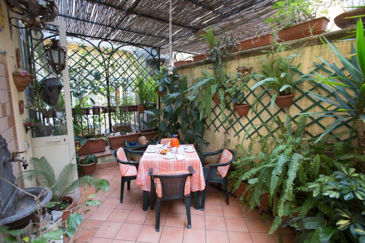 La Via Dei Presepi Bed & Breakfast Наполи Екстериор снимка